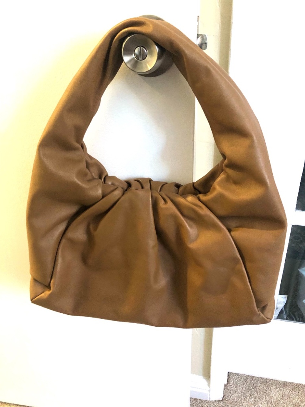 Authentic Bottega Veneta Leather Shoulder Pouch Bag in Tan/Camel Like New - Picture 2 of 5